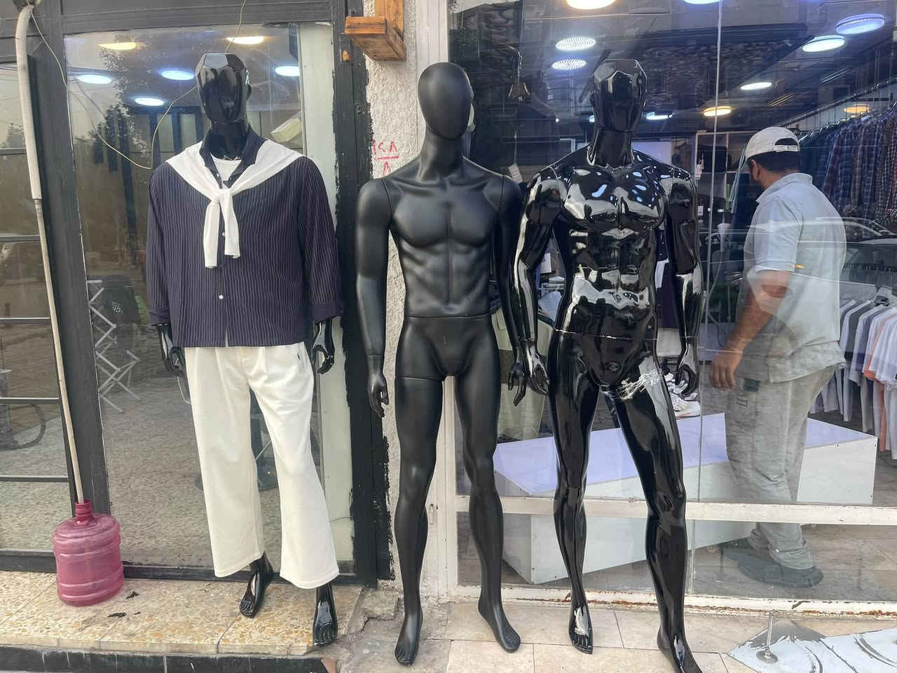 ملكانات ومسرح للبيع مكاني بغداد الجديده
***********
السعر ٤٥٠ كلهن بيهن مجال قليل
