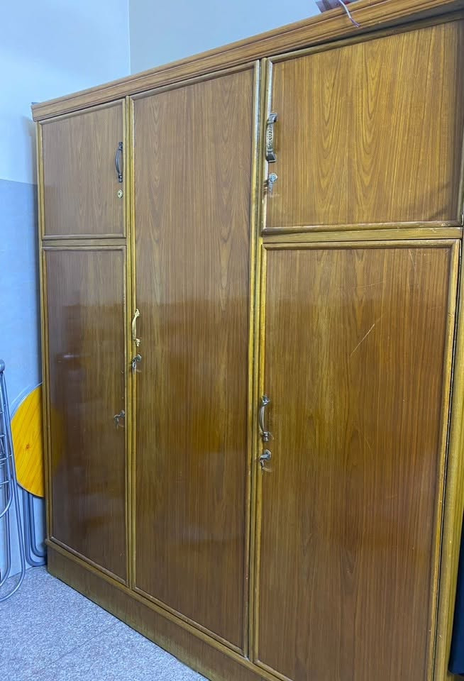 السلام عليكم غراض للبيع
مكينه كهربائيه مع ميز ١٥٠ 

كنتور ٣ أبواب ١٤٠ 

سبلت واحد طن ٣٢٥ يشتغل ثلج 

مبرده ٨٥

تلفزيون بدون إنترنت ١٤٠ الف

مكاني المشتل 

***********
