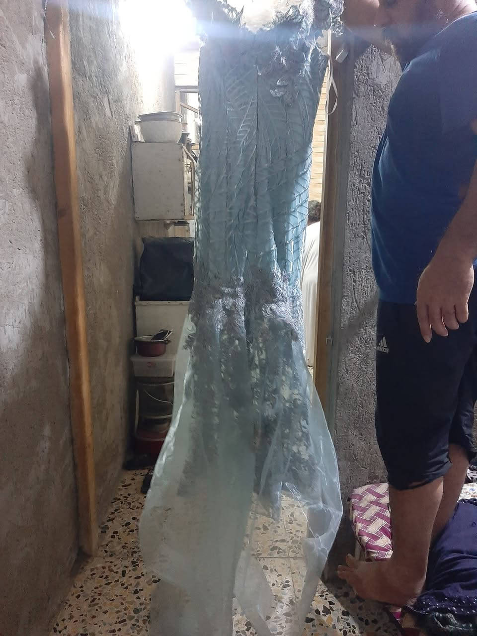 فستان للبيع تركي ملبوس مره وحده ويابعد ملحقاته  سعره ١٥٠ بيمجال للطيبين عنواني بغداد الشعب قرب بانزيخانه سما بغداد  للتصال *********** اني بالخدمه
