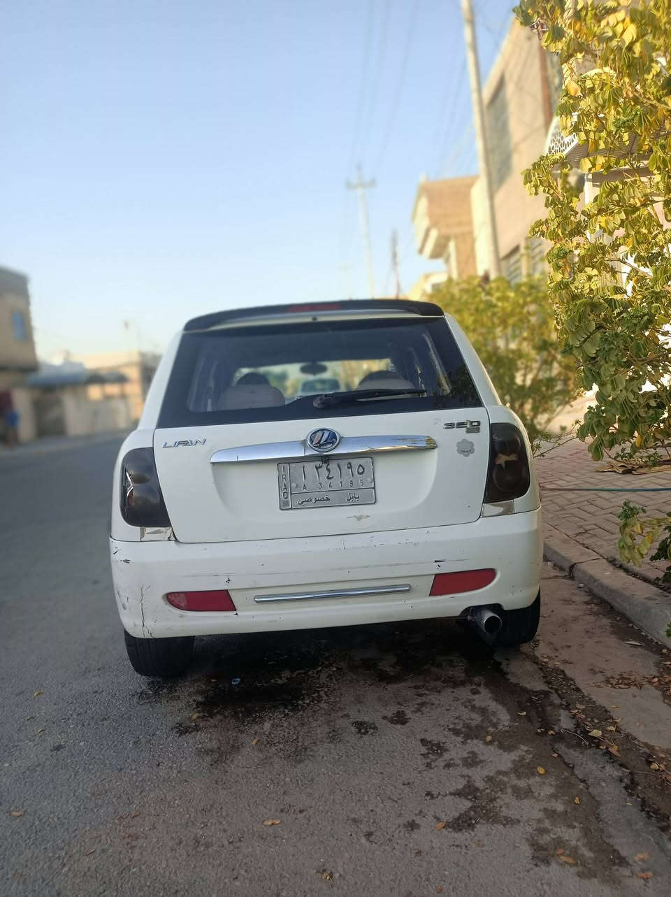 السلام عليكم 
سياره ليفان 320 للبيع سياره شغاله ونضيفه والجام عل ريمونت يصعد ومكينه نضيف وشاشه والكير بل نمره الثالثه يفلت وسنويه ساقطه سياره ومكان السياره بكربلاء وراعيه هم بكربلاء رقم بابل مشروع وطني والسعر 25 وبيه مجال اتصال على الرقم ***********

