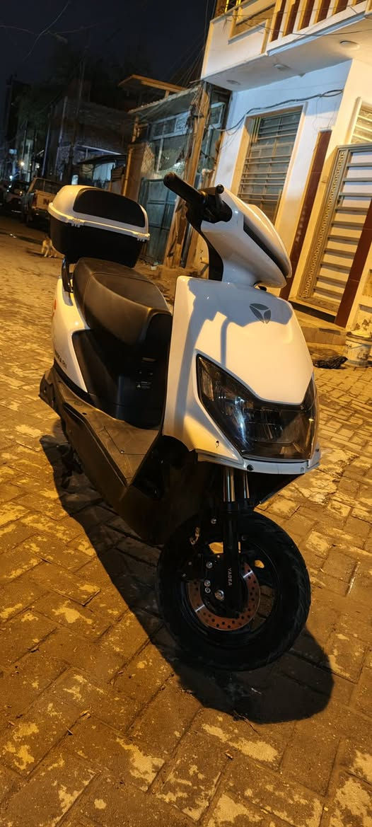دراجة ياديا RN للبيع
السعر 675 مجالهة بسيط جداً ممشاهة 3000كم
حساس ستاند ملغي+نقصهة جاملغ+الكڤر مكسور موضح بالصور 
وياها بصمتين وسويجين ضمانهة سنتين المو شراي لايراسل المكان البلديات ***********واتساب
