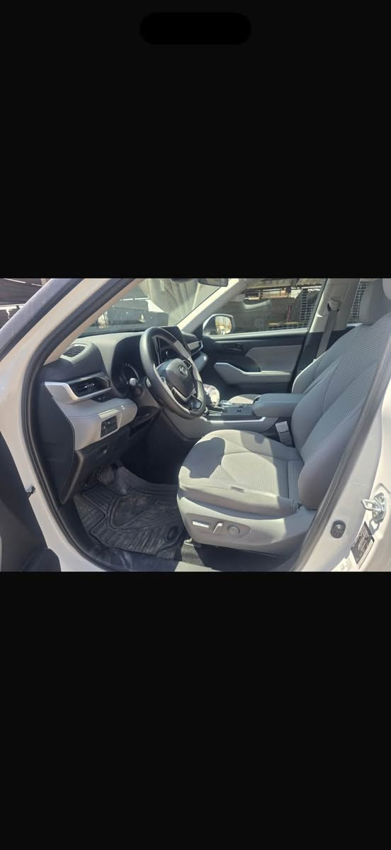 Toyota highlander2024
لون ابيض  ممشى 47الف

وارد خليج

LE HEV

المحرك: 2.5 لتر هايبرد، 4-اسطوانات

القوة القصوى: 240 حصان (مجمع)

كفاءة استهلاك الوقود: 20.1 كم/لتر

الأبعاد طول - عرض - ارتفاع (مم): 4950 - 1930 - 1730

7 ركاب (شاملة السائق)

جنوط ألمنيوم مقاس 18 بوصة

انوار أمامية (LED)

انوار خلفية (LED)

إضاءة نهارية (LED)

كشافات ضباب أمامية (LED)

نظام الدخول الذكي للسائق و الراكب الأمامي

مرايات جانبية كهربائية مع اشارات انعطاف

طي كهربائي اوتوماتيكي للمرايات الجانبية

زر تشغيل المحرك

مقاعد قماش

تحكم كهربائي لمقعد السائق

مكيف أمامي و خلفي بتحكم اوتوماتيكي

ازرار تحكم على المقود

شاشة معلومات متعددة 7 بوصة

تحكم أوتوماتيكي لجميع النوافذ

تحكم بالقفل المركزي من باب الراكب الأمامي

أربعة منافذ USB-C للشحن (2 أمامية و 2 خلفية)

نظام صوتي بشاشة لمس 8 بوصة

نظام أبل كار بلاي لا سلكي

منفذ USB-A

6 سماعات

مزايا الأمان و الراحة

نظام تويوتا للأمان (TSS Ver. 2.5)

نظام حماية ما قبل التصادم (PCS)

مثبت السرعة راداري (DRCC)

المساعدة في تتبع المسار (LTA)

تنبيه مغادرة المسار (LDA)

الضوء العالي التلقائي (AHB)

نظام التحكم في وضعيات القيادة (إقتصادي / عادي / رياضي)

كاميرا خلفية

حساسات خلفية للمساعدة على الوقوف

وسائد هوائية (للسائق والراكب الأمامي + للركبة + جانبية + ستائرية)

فرامل مانعه للإنغلاق (ABS)

نظام التحكم بالتوازن (VSC)

نظام مراقبة ضغط الاطارات (TPWS)

نظام منع تشغيل المحرك ضد السرقة

مكابح وقوف كهربائية (EPB)

نظام الوقوف المؤقت

للاستفسار

***********

مكان السياة الرمادي
