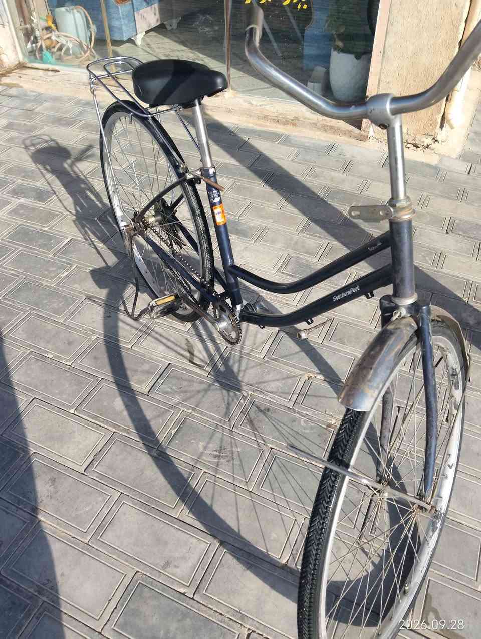 بايسكل ياباني حجم 27 البايسكل نظيف والويل بي عواج خفيف ومكينة زايفه وغراضه كامله السعر 65 وبي مجال مكاني كربلاء حي الوفاء

نص مكتوب في الصور:
- ***********٧٨٠٦٦٨٨٢٨
- بإدارة أبو علي