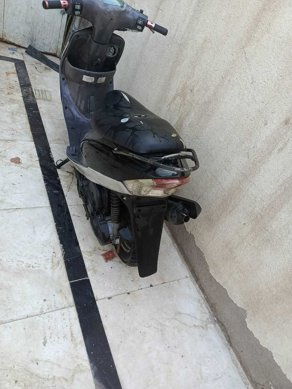 دراجه ماكس قجمه شلعه ومعدل مكينه ناعمه خرسه سلف هندر اشاير لايتات بك لايت كلها شغاله نكره سلف لاتبخير ولا تنقيص مجفته مره وحده 49 مضبوطه المكان بصره حيانيه سعر 600  وبيها مجال ***********
