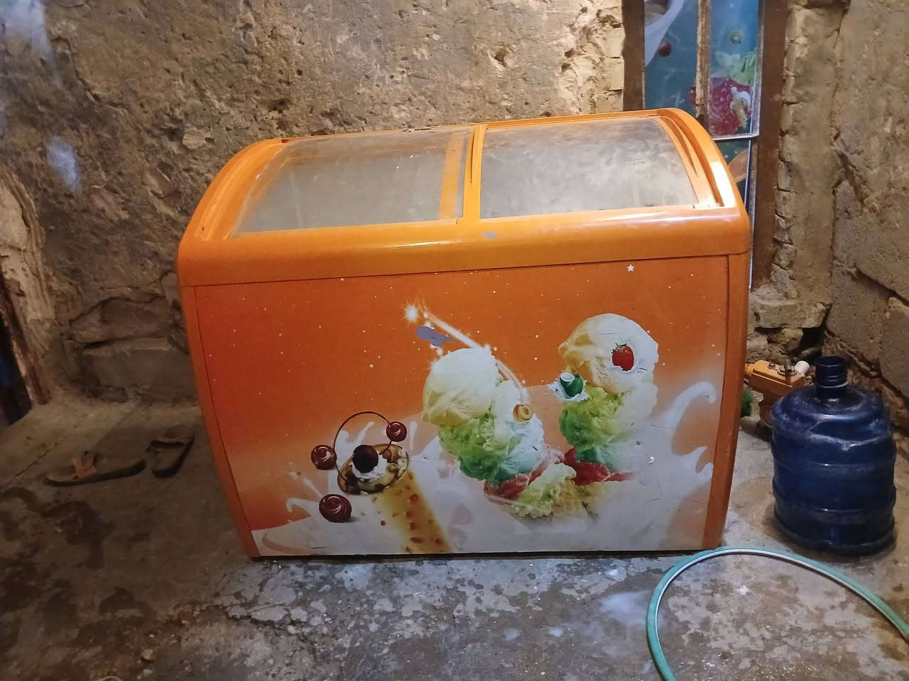 السلام عليكم عارضات عدد ٢ 
للبيع تبريدهن ثلج الله شاهد
الوحده ع ٣٠٠
ومجمده بطحيه سعرهه ٢٥٠
مكان محموديه
استفسار ع هذا الرقم
***********
