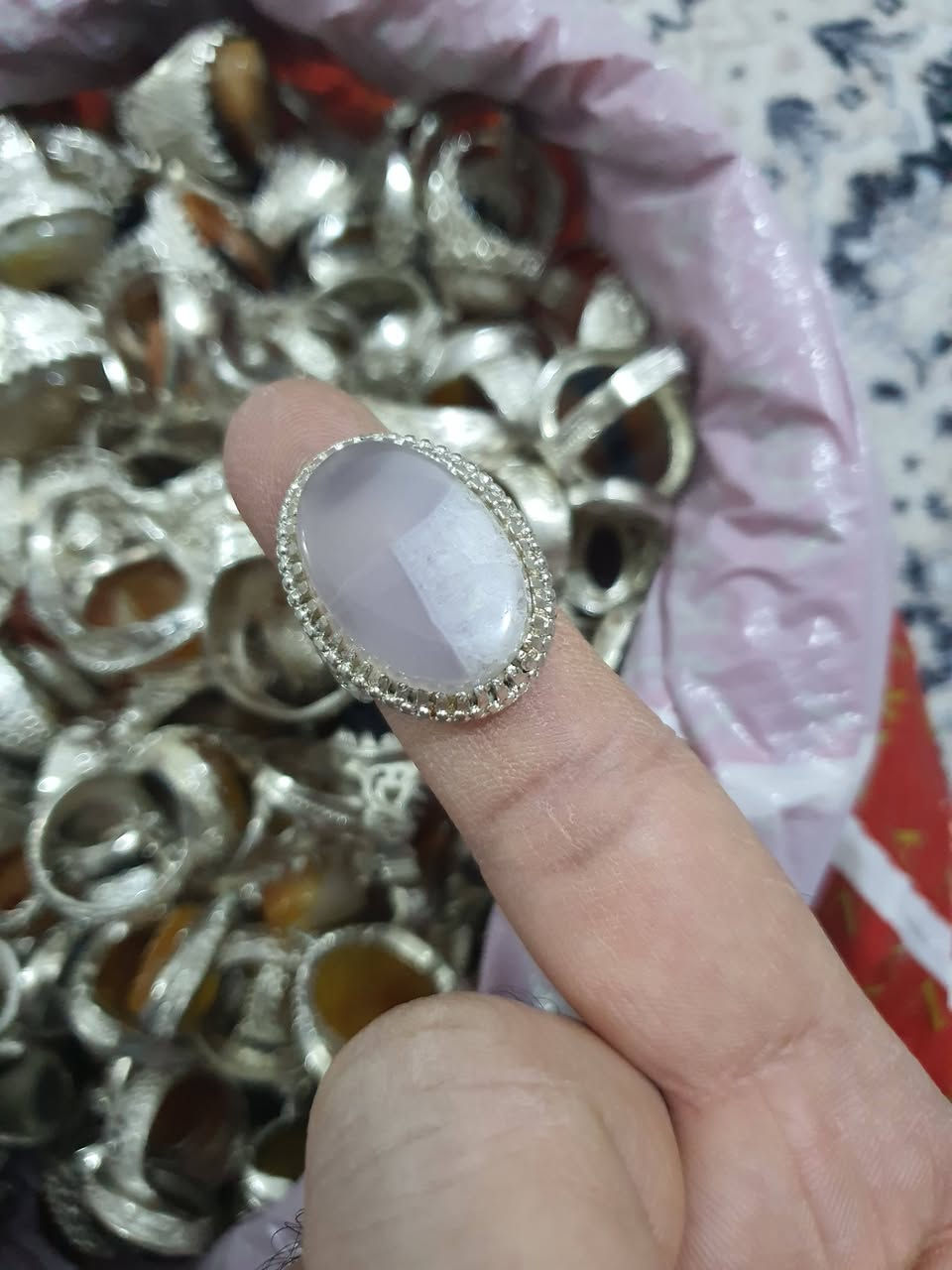 خواتم فضه ايرانيه العدد 200قطعه السعر الفين دينار القطعه
