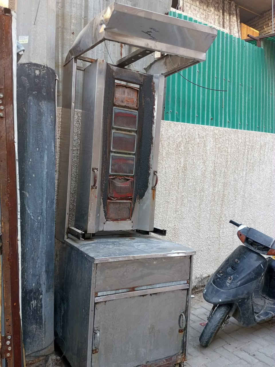 شوايه سلايت 6اعيون الشيش سلستيل صونه ومنضم وقاعده وصينيه كامله الشوايه طابوكاتها جدد السعر 300 الف *********** متواجد واتساب
