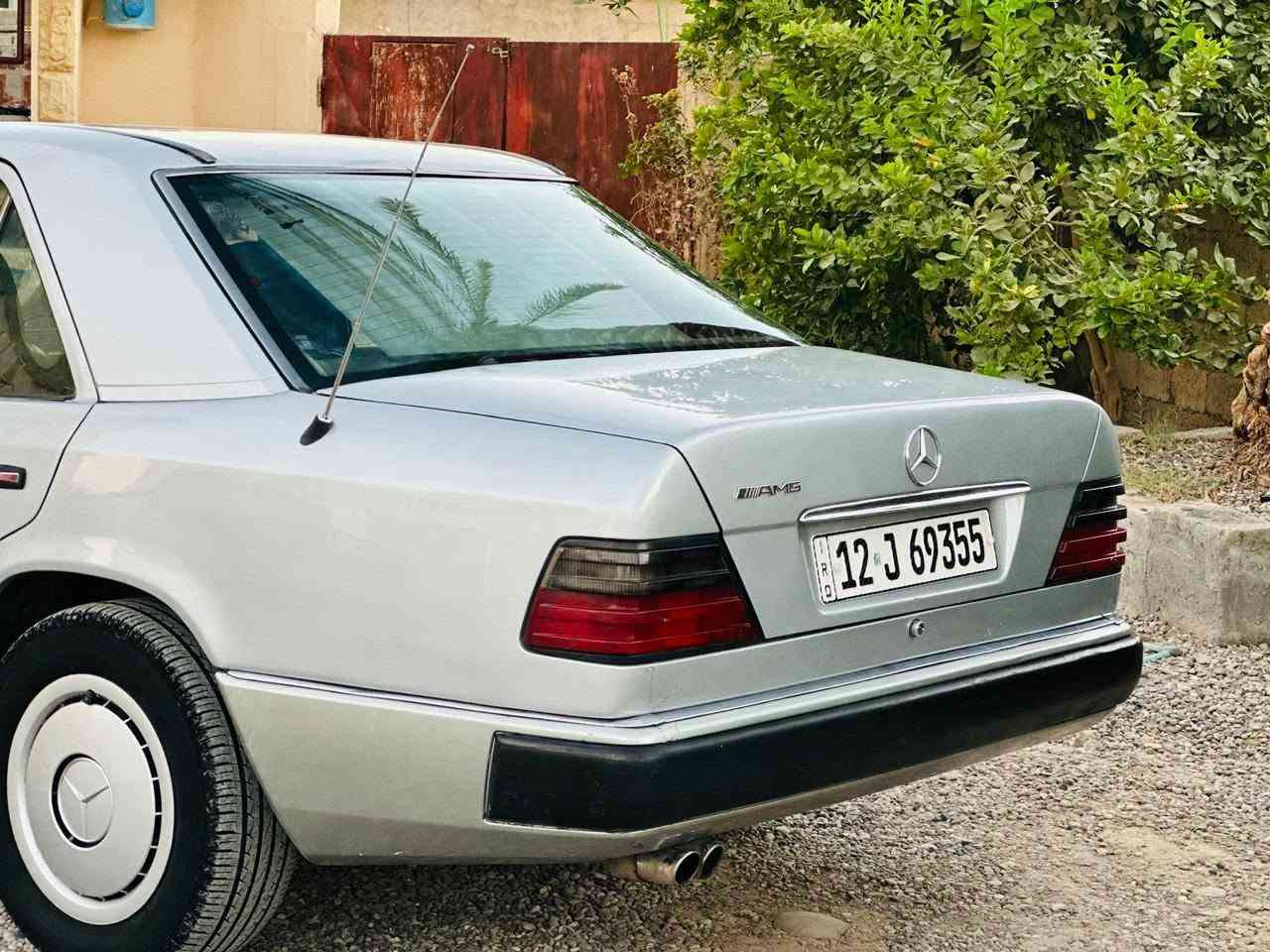 السلام عليكم
للبيع مرسيدس دب 300 
موديل:1987
محرك 2500
رقم نينوى دولي 
سنوية جديده _هزه جديده
4 جامات كهرباء 
تبريد ثلج 
بصمة+تشغيل عن بعد 
تخم تاير جديد 
صدر جديد 

سياره جاهزه محرك گير كهربائيات كله شرط 

السعر:55
العنوان: صلاح الدين_ الشرقاط 

***********
