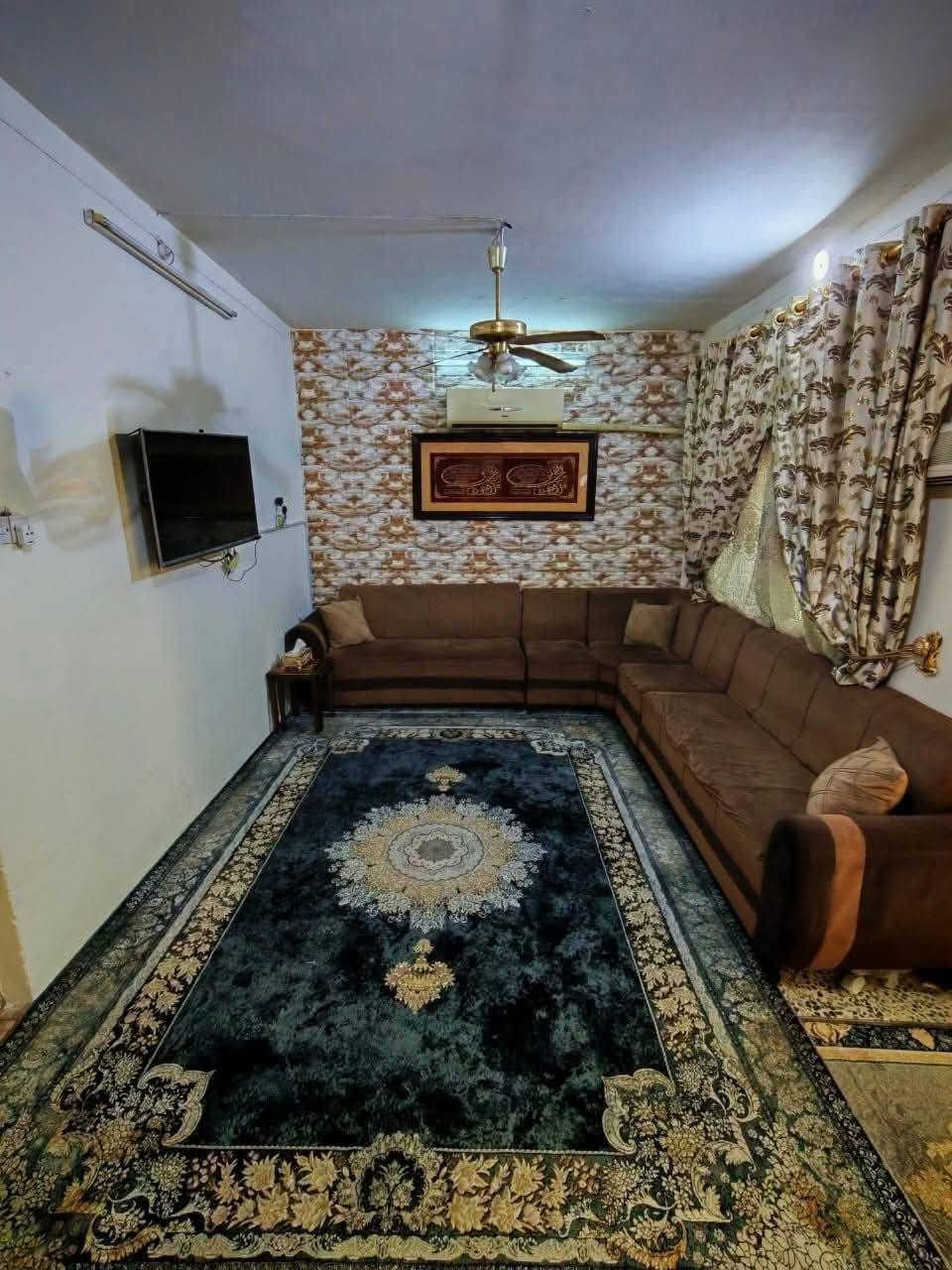دار للبيع طابو صرف  بسعر ٢٨٠ مليون
📍 فرع مطعم محمد مندي – حي التعليب
المساحة: ١٢٧.٥ م²
واجهه ٨.٥ م - نزال ١٥ م

 طابق واحد يضم:
غرفة نوم، صالة، هول واسع، استقبال، حمام، تواليت، مطبخ، بيتونة، إضافة إلى تواليت خارجي.

🚶‍♂️ يبعد 10 دقائق عن الإمام بالسياره، 

فقط بيع بدون مراوس
#السعر٢٧٥مليون قابل للتفاوض

📞 للاستفسار والاتصال:
***********
***********
