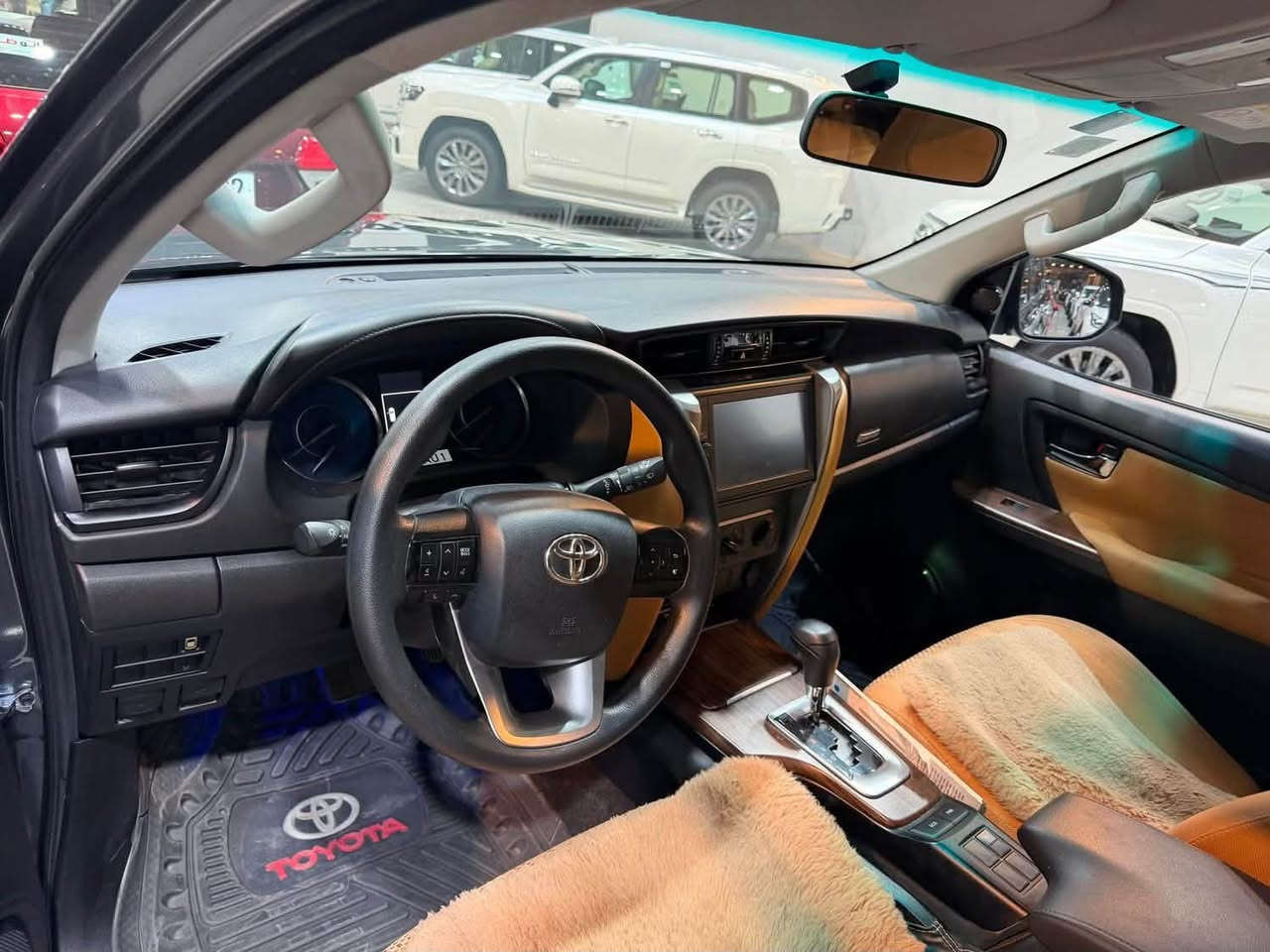 سلام عليكم فورجنر2023
ماشيه 28 الف 
السعر 250 ورقه
الاتصال ***********
بغداد حي العدل
