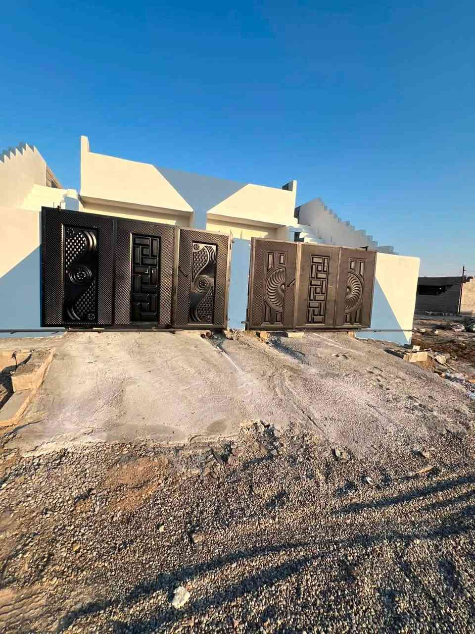 بيت زراعي للبيع في منطقة الصيادة مساحته 100 متر بناء حديث مشمول بقرار التمليك واوراقه كلها كاملة مع توفر خدمات كاملة في المنطقة ماء وكهرباء وتبليط والمنطقة كاملة كلها زراعي يتكون البيت من استقبال ومطبخ وغرفة نوم وهول وصحيات البيت ناقصه بس بياض وكهربائيات داخلية وابواب وشبابيك 🟣العنوان قرب المحافظة الجديدة قرب جامع الدكتورة اديبة في منطقة الصيادة🟢السعر [23مليون]وبي مجال💶
للتواصل والاستفسار على الرقم التالي☎️
***********
