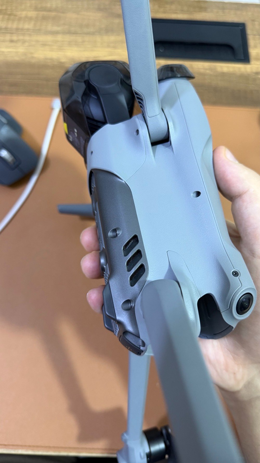 درون Air 3S للبيع  
مشحونه 6 مرات فقط 
نظيفه جداً  مابيه اي طخه او زلغ ولا مصلحه نهائياً

سبب البيع محتاجه فلوسه 

السعر  ((مليونين و200 غير قابل للتفاوض ))

مكاني كربلاء. ***********
رجاء الميعرف باسعارهن ليخابر ولا يراسل