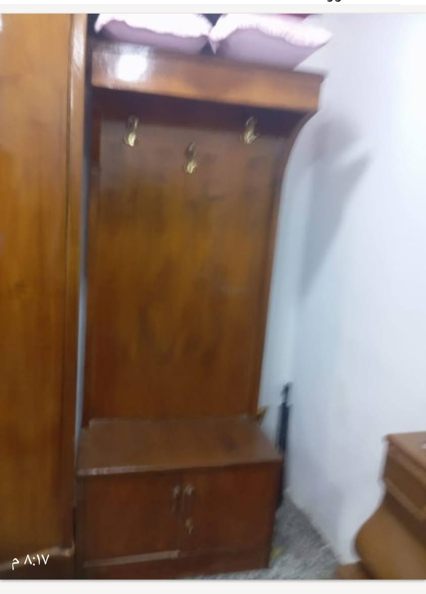 مكلف بالنشر غرفه نجاره عراقي صاج ام الخمسه كماموضح بالصوره للبيع العنوان الحمزه الغربي حي العسكري قرب صيدلية الماس بالفرع  للاستفسار عل رقم ***********.    ***********

نص مكتوب في الصور:
- ٨:١٧ م
- +964 786 704 4950 ٤ صور ٨:١٧ م ٨:٤٨ م