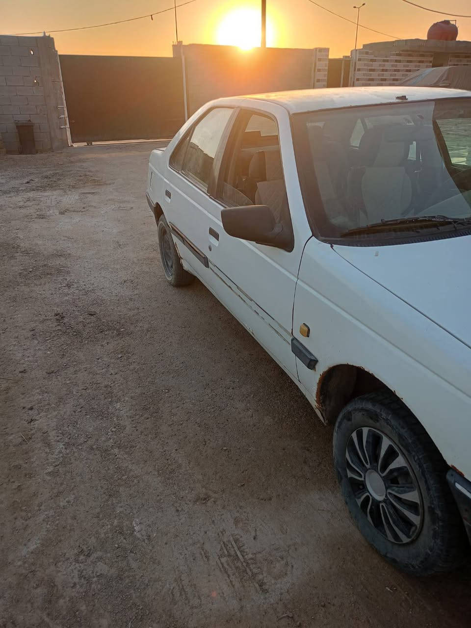 سياره بيجو روى 2010ما مضروبه باسمي سنويه نافذه  بيها خياسات مصلحه السياره شغاله  وياها كير ومحرك واكسل وغراض مستعمله كلش هواي وغراض جديده بالباكيت هم كلش هواي  السعر 26 مكاني البصرة / القرنه

***********
