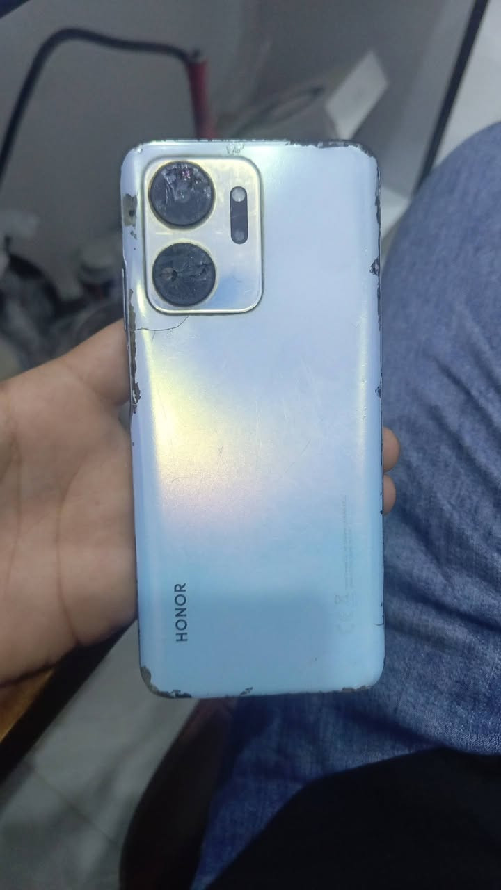 هونر x7a • ١٢٨ جيجا • شاشة تعبانه