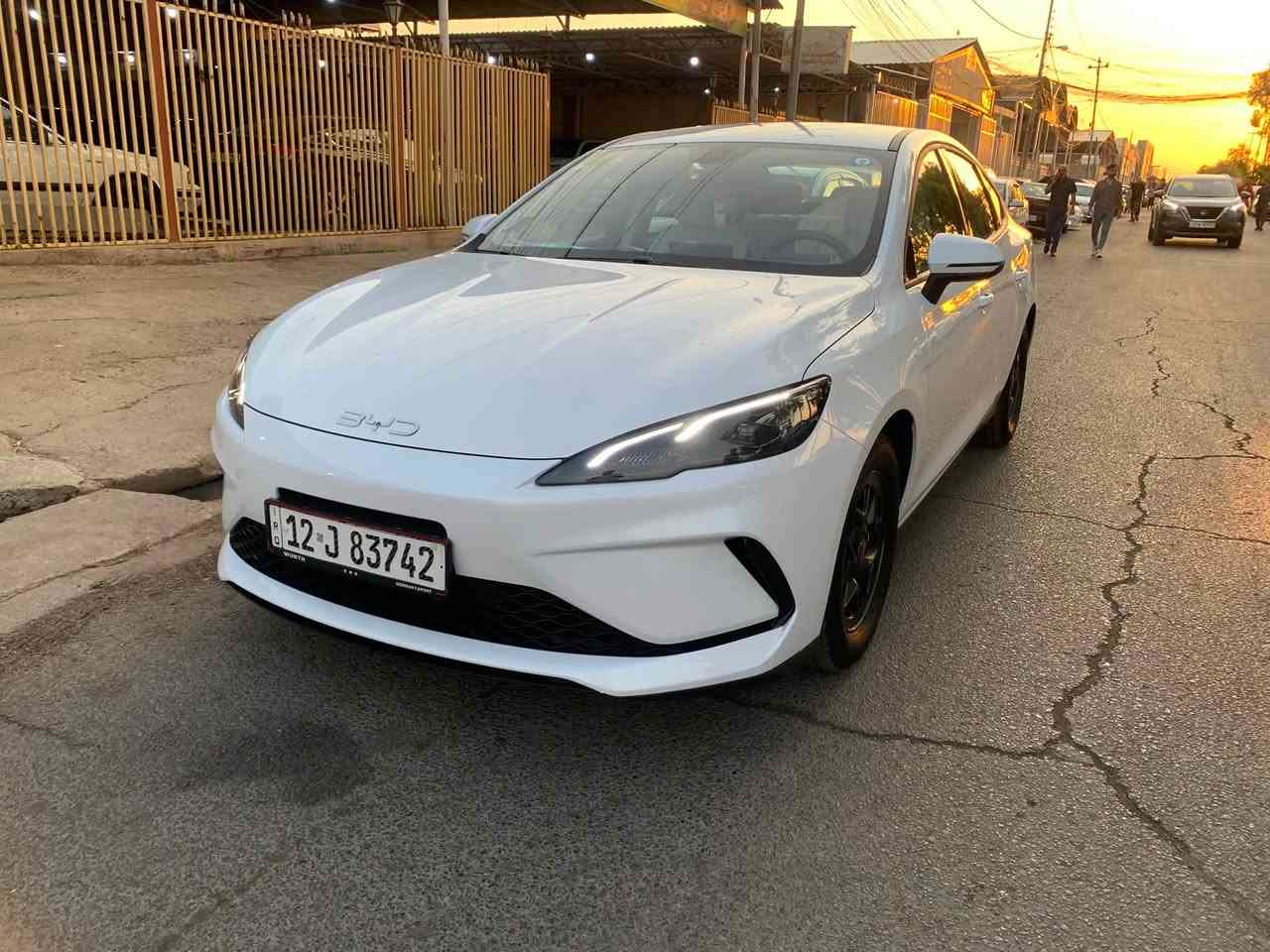 BYD سيل فايف موديل 2025

🔹 الموديل: 2025
🔹 اللون: أبيض
🔹 الممشى:12000 كم فقط
🔹 نوع اللوحة: نينوى

المواصفات:
✅ محرك 1.5 لتر DM-i.
✅ ناقل حركة أوتوماتيك.
✅ شاشة وسطية كبيرة تعمل باللمس.
✅ عدادات رقمية.
✅ تشغيل بصمة ودخول ذكي.
✅ كاميرا خلفية مع حساسات.
✅ مثبت سرعة.
✅ تكييف أوتوماتيك.
✅ إنارة LED أمامية وخلفية.
✅ مقاعد جلد.
✅ جنوط ألمنيوم.
✅ داخل ابيض
مرقم كامل مع كافة الملحقات ارضيات/كارت/شاحن اصلي /وبقية الأغراض المعروفة 

✨ السيارة نظيفة جداً، استخدام شخصي، جاهزة للفحص، ولا تحتاج أي مصروف.سونار مرفق بالصور

💰 السعر المطلوب:137$
للاستفسار معرض الروضة لتجارة السيارة***********
متوفر ايضا سيل فايف زيزو
ودستروي مرقم ايضا.
كن بلص 13 كاميرا الفول
