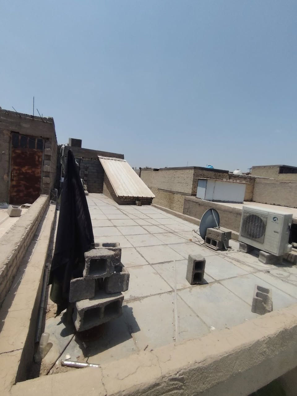 سلام عليكم بيت البيع مساحه 120متر طابق بيت طابو زراعي وكاله ام الصوره  جاهز مابي نقص مكانه زعفرانيه شارع كهرباء قرب صيدليه زينه علي رقم الهاتف ***********استفسار على رقم غير متواجد نت
