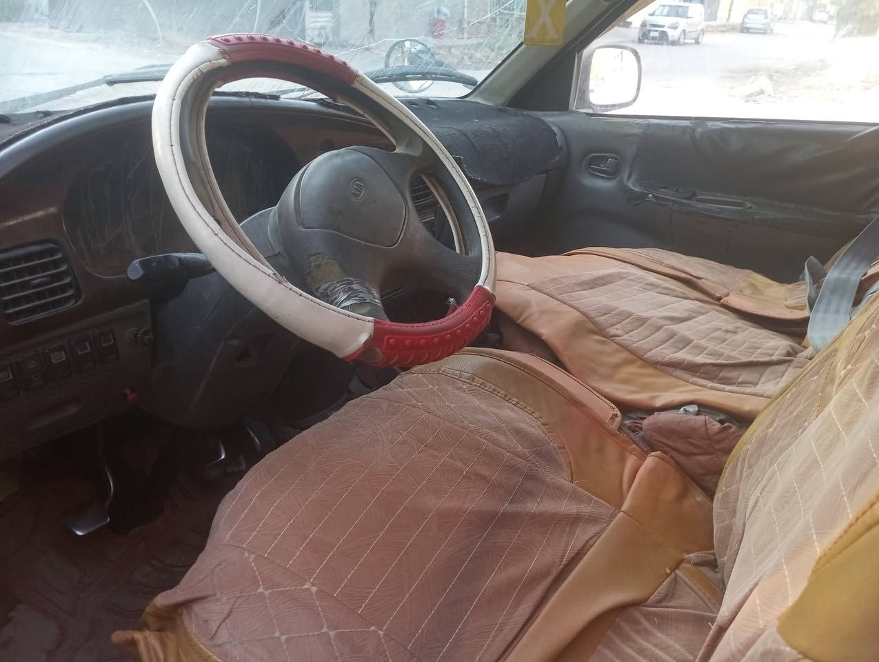 السلام عليكم كيه بريجو موديل 2000 بسمي سنويه لل29خط وبحث جديد مصفره غرامات وهيأه شرط المداور كير محرك واكسل وصدر خير من الله كهرباء كامله تايرات نضيفه السياره مصبوغة عام للجماليه 
ملاحظه السياره يراد تنفيس للبريك ويراد ميزانيه لان مسويهن جديد ويراد تبديل للدواير والدوس الاماميه والقواعد الخلفيه علما أني مشتريهن وموجودات تاخذهن وياه وتشدهن السعر 55وبيه مجال قليل العنوان حله نادر الثانيه ***********
