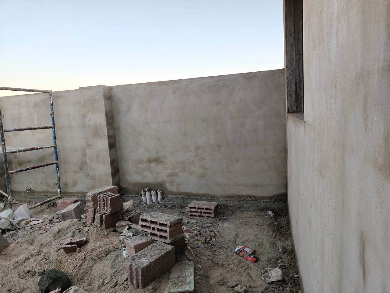 السلام عليكم كادر لبخ سمنت من الموصل شغل ناعم سقل تصفير حمامات نضيف ومرتب اي شي اشتغل بيت عماره جملونات ***********
