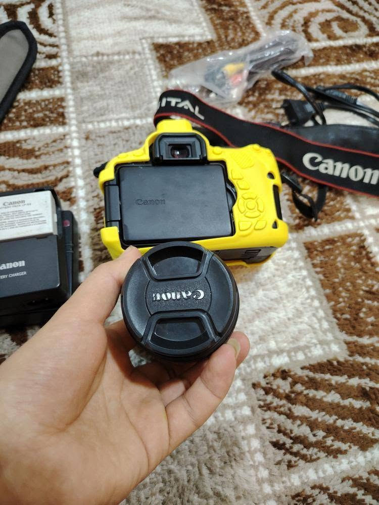 كانون 600D • نضيفه • ملحقات كاملة