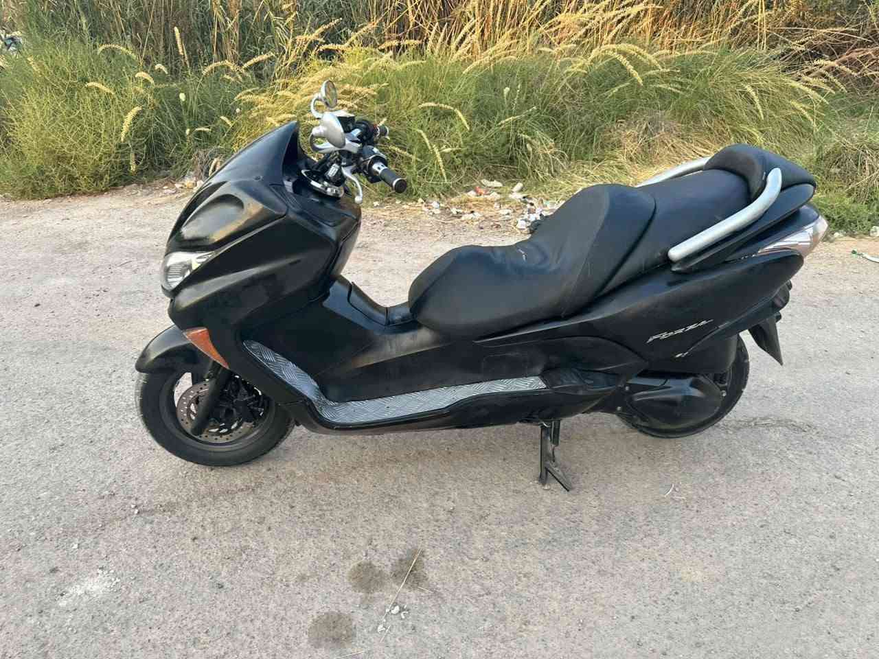 وجه بومه + سبايدر رياضي + مسجل وسماعات شغاله وادامه كامله كهربائيات + الجويتر مملعوب بي رونها 1ونص + شيال مكينه تفصيخ يعني
انسى الرجفه الدراجه شلعه ومعدل وحماوه نص ثابته
مكانها الكوت البيضاء السعـر 900 وبيها مجال 
***********
وجه بومه + سبايدر رياضي + مسجل وسماعات شغاله وادامه كامله كهربائيات + الجويتر مملعوب بي رونها 1ونص + شيال مكينه تفصيخ يعني
