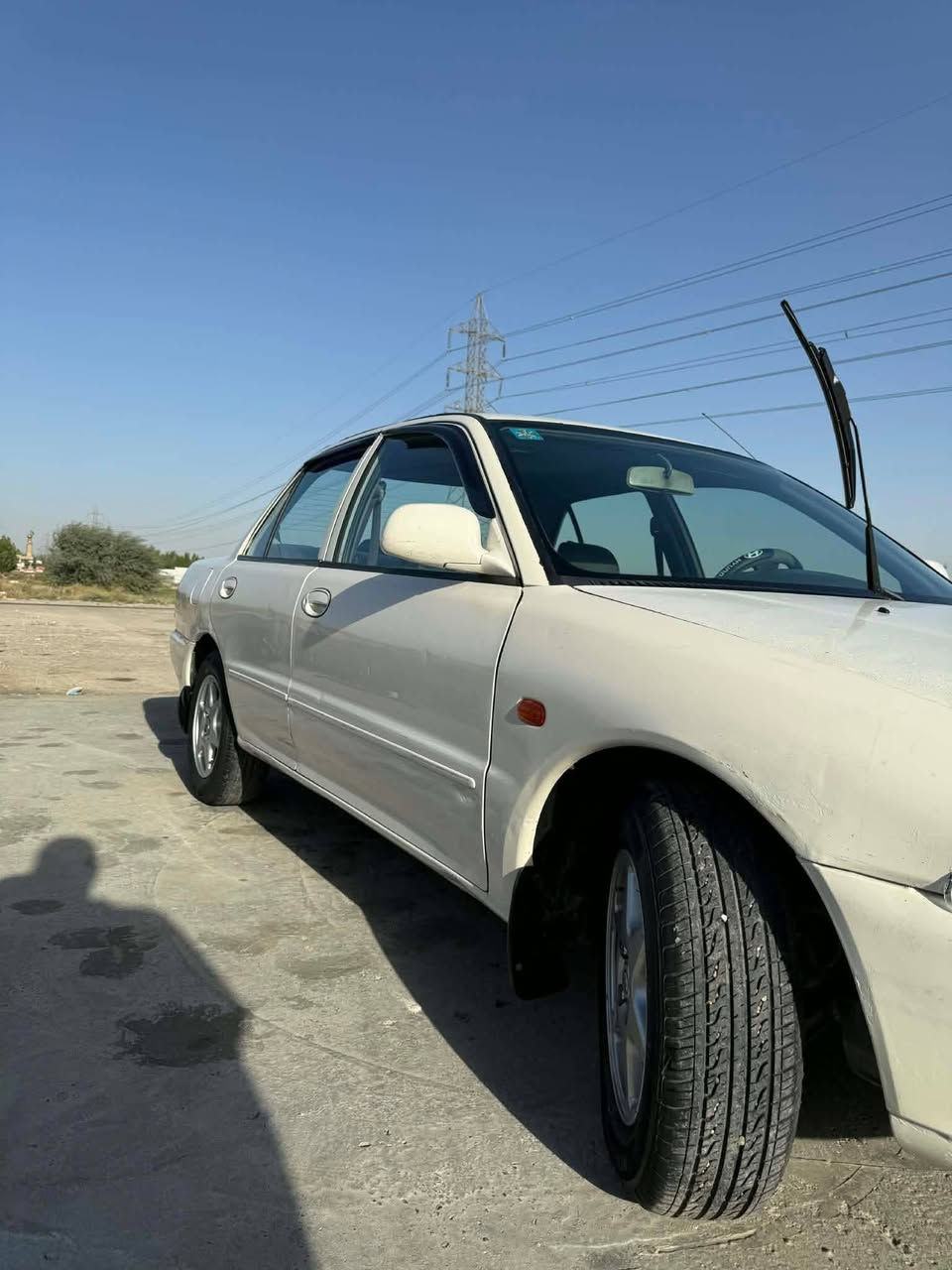 2004  بيها فقط باب خلفي الأيمن بيها طخه ومبدل  بسمي تبريد كمبريسر فقط السعر 48 وبيها مجال***********
