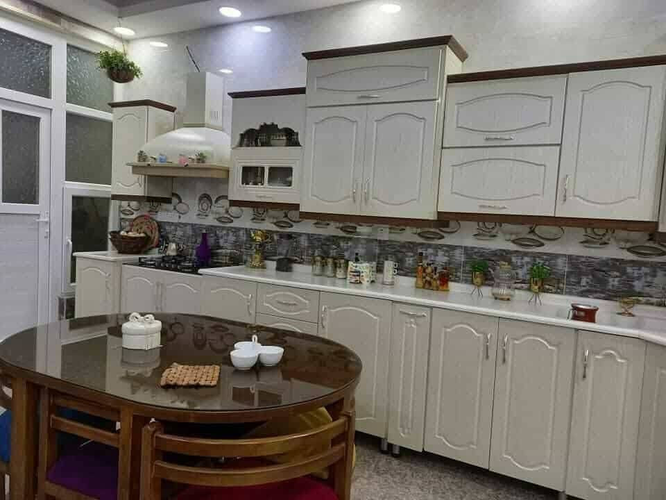 دارللبيع ١٣٥ متر واجهة ٤ونص نزال ٣٠ بناء حديث ٣طوابق ٣غرف نوم حمام فوك وجوة مخزن غسيل سطحين العنوان حي اور ال٦٠٠ بظهرنادي النفط للاستفسارالاتصال ***********
