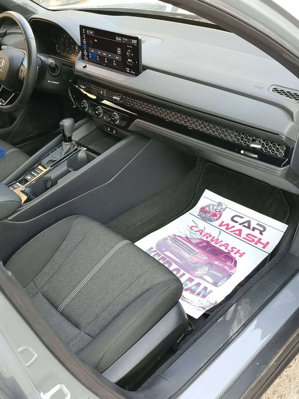 هوندا أكورد 2023 سبورت ماشيه 39 باسمي بدون ايرباك رقم الشاصي بالصور السعر 185$ للتواصل ***********

