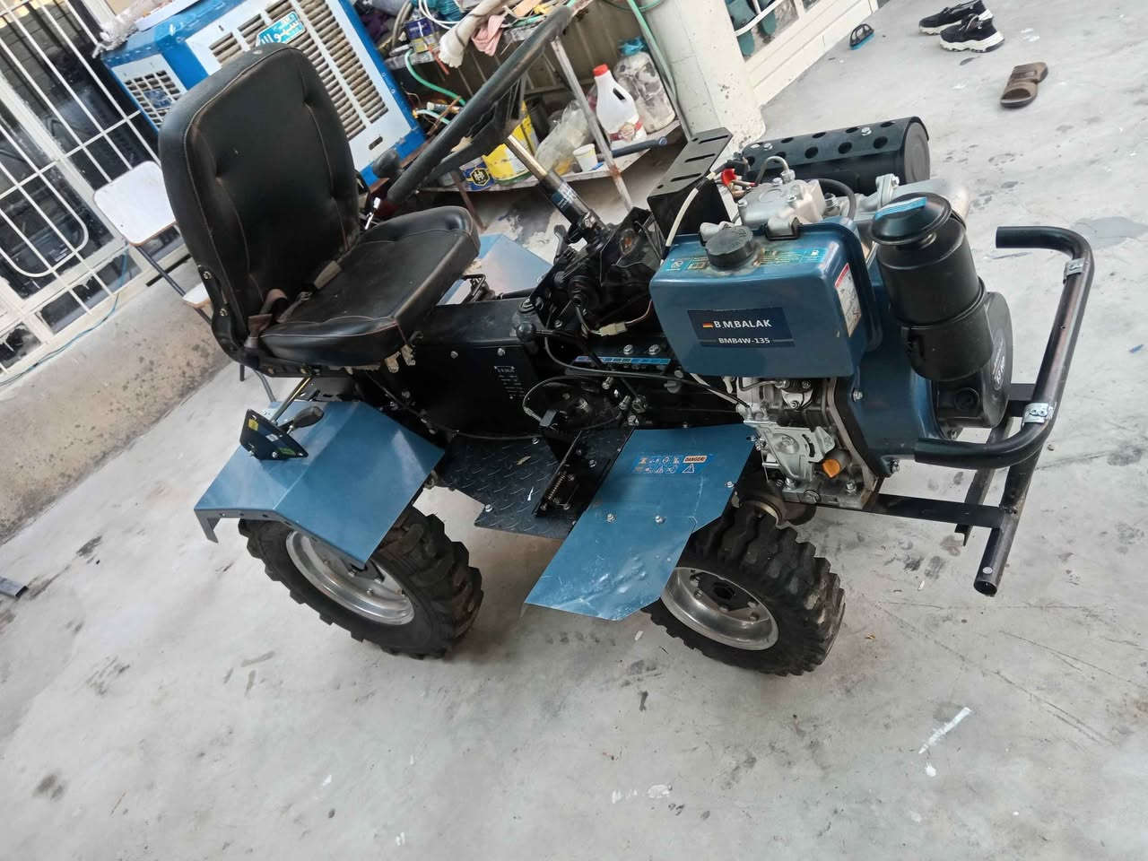 تراکتۆری ناوباغ 13ئەسپی مارکەی BMWدەبڵ ئەکسل  ڕۆتەروگاسنی خەتی لەگەڵە زۆر کەم ئیشی کردوە نرخی 13گەڵاو کەمێک مەجال لەقەڵادزێم *********** بشدار, السليمانية
