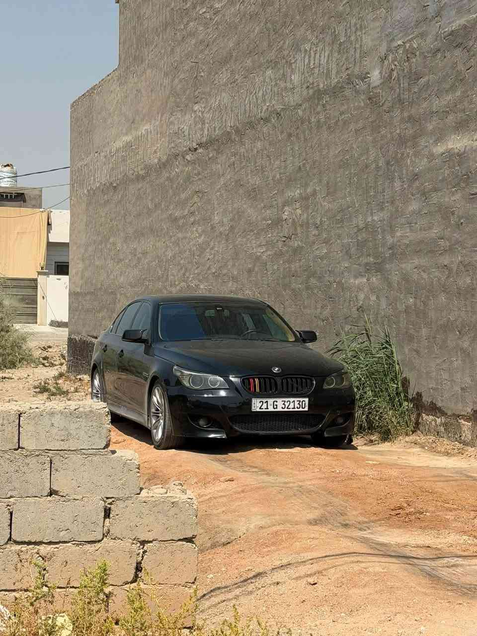 بي ام ميماتي E60
موديل 2004 530 بدون حادث بدون صبغ 
السياره بيها فقط كلير بالجاملغات اثر جراد 
رقم سليمانيه شرط التحويل 
فول مواصفات 
مكينه  530 m54 دبل فانوس المرغوبه 
داخل عسلي 
حساسات امامي وخلفي 
فتحة سقف 
كشنات هيتر 
السياره محدثه بجم وبك لايتات 2008 led 
جنطه كهرباء 
السياره جديده بمعنى الكلمه ما بيها نقص ابد غير الدركه مرات يشكل الهورن 
تخم تايرات جديد 
حداديه جديده 
كير كفاله 
مكينه كفاله 
متصرف عليها ربع دينار 
مكان السياره بالحله للأستفسار ***********
السعر 125 ورقه وبيها مجال بسيط

نص مكتوب في الصور:
- 3G 11:03 10 من 6