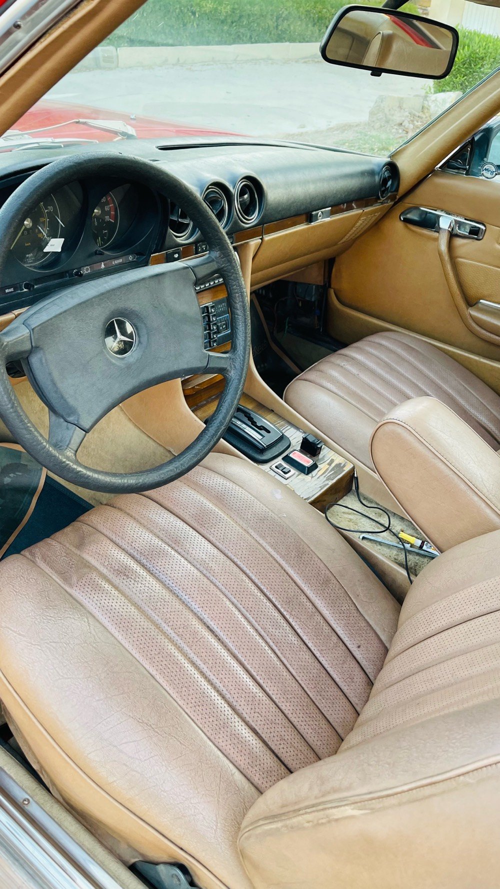 للبيع مارسيدس sl
موديل1982
محرك 8 سلندر380
 كير اوتوماتك
السيارة جديدة جداً مابيها اي نقص 
كشف قمارة حديد وقمارك جلد 
السعر 139$
مكاني بغداد الكرخ
رقم بغداد انكليزي وهزة جديدة
للاستفسار الاتصال صاحب السيارة
***********
