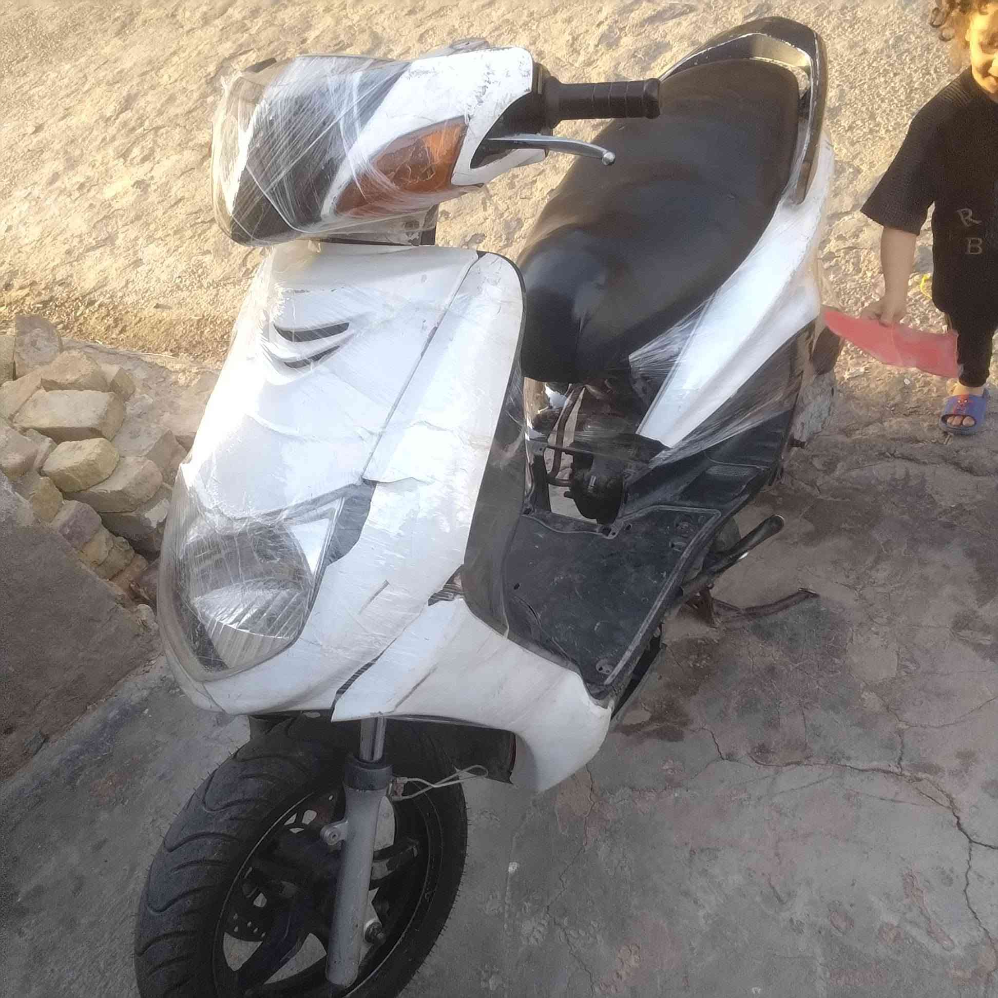 دراجه سكني ياباني نثيه دراجه ما مفتوحه عوزه بس تاير خلفي وكلج امامي  السعر 190 دراجه شغاله
بيه مجال العنوان المجر الكبير حي السراي الرقم ***********
