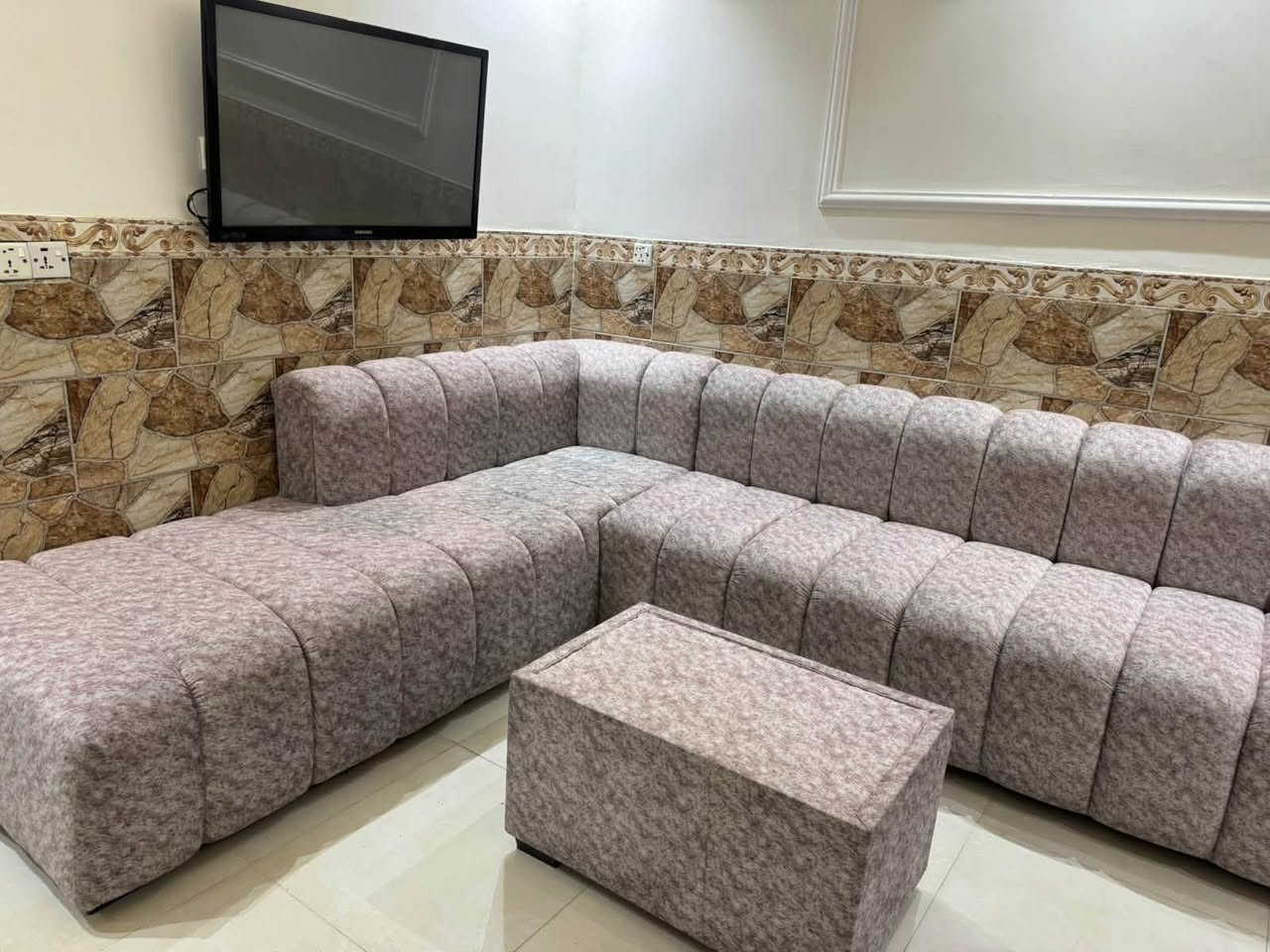 ديوان ببلز للبيع هسه طالع من النجارة ما كفة قياس الصالة السعر ٥٠٠ و بي مجال بسيط الله شاهد محد كاعد علي ***********
