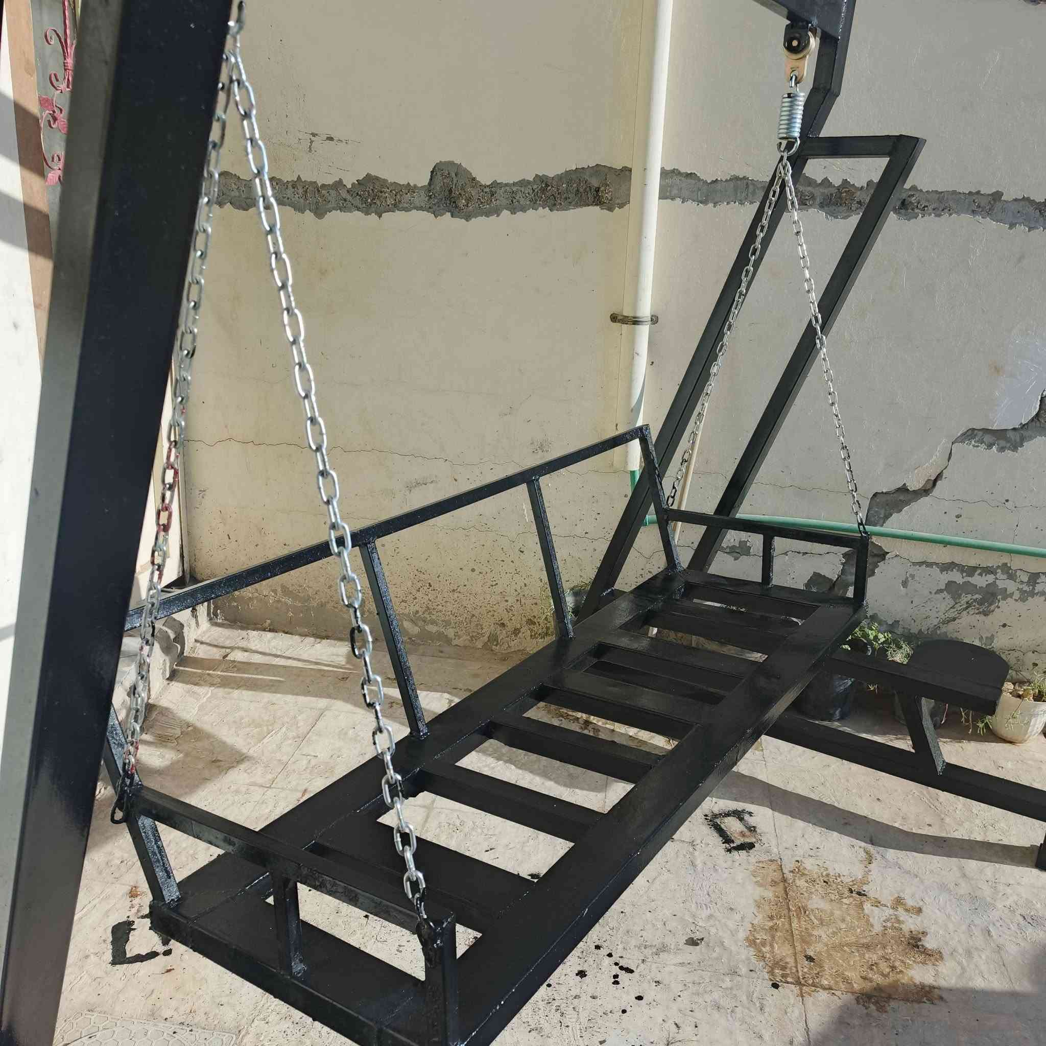 السلام عليكم
مرجوحة جديدة للبيع حديد ثقيل  2ملم
***********السعر 250 وبيها مجال بسيط
