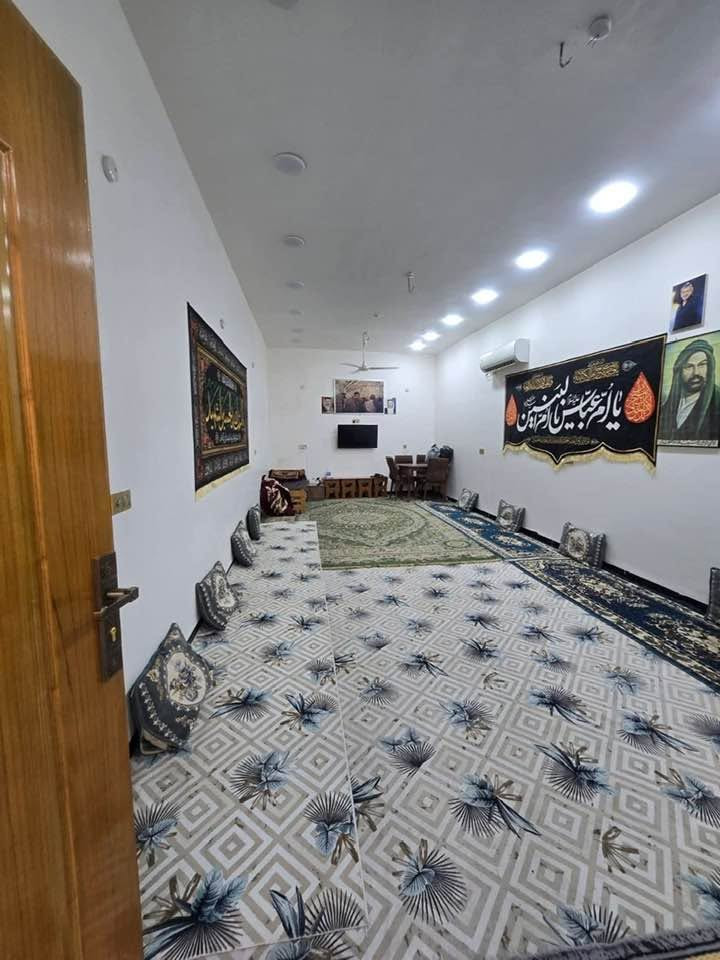 السلام عليكم ورحمة الله وبركاته 
دار للبيع مساحه 500م تحت البناء200 متر اربع غرف نوم وصاله كبيره مع استقبال ومطبخ حار وبارد طابو زراعي سند 25 بناء حديث منطقة مليبيج قرب المجسر الجديد خلف اسواق ابن طلال السعر 200 مليون العازم عالشراء يتصل لو يراسل واتساب وانطيك تفاصيل كامله عن الدار ***********
