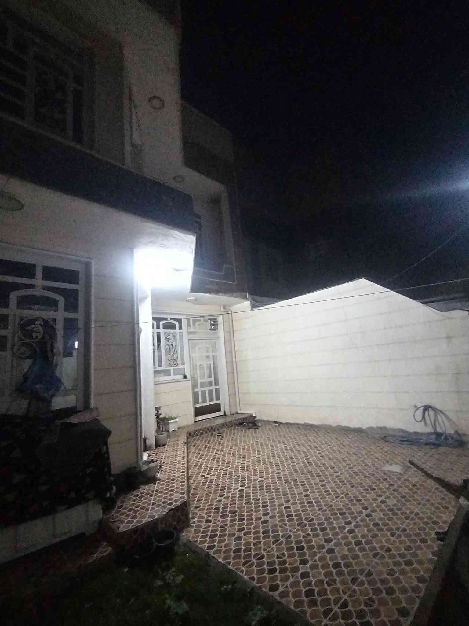 السلام عليكم يوجد بيت طابقين للبيع المكان المهندسين بشارع العميدي  مساحه البيت 140 متر طابوصرف البيت صاير ع ساحه البيت عالي عن  الشارع البيت جاهز مابيه كل نقص سنه البناء 2014 والبيت نطيف كلش) (الااستفسار الااتصال ع الرقم *********** بيه واتساب))
