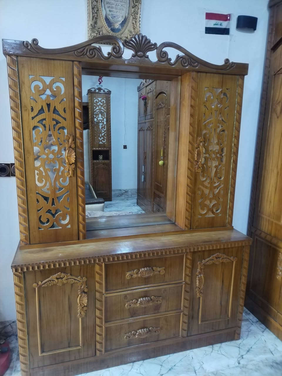سلام وعليكم غرفه ملحق ابراج مستعمله شي قليل للبيع مكاني ايسر حي  السماح اخو الجديد حيل نظيفه 
***********
***********
