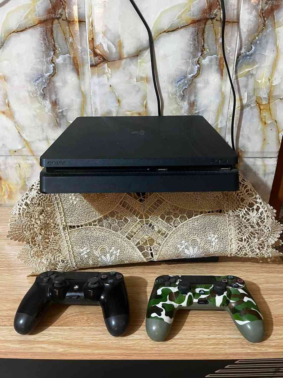 السلام عليكم ps4سلم اولاين
جوستك تجاري عدد 2

ملحقات كامله مع كارتون

قرص جي تي آي  

رايد250

رقم تواصل ***********
