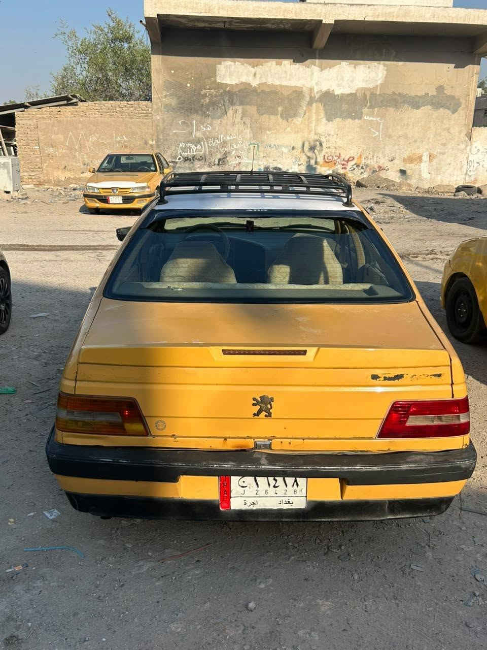 سيارة للبيع نوع بيجو 405 بغداد موديل 2010  محرك وكير وحدادية  وكهربائيات خير من الله تخم تاير نظيف والكشر امامك نظيف مطلوبة غرامة 200 الف وللمالك الشرعي ورقة على المشتري السعر 17ورقة صافي للاستفسار الاتصال ***********
