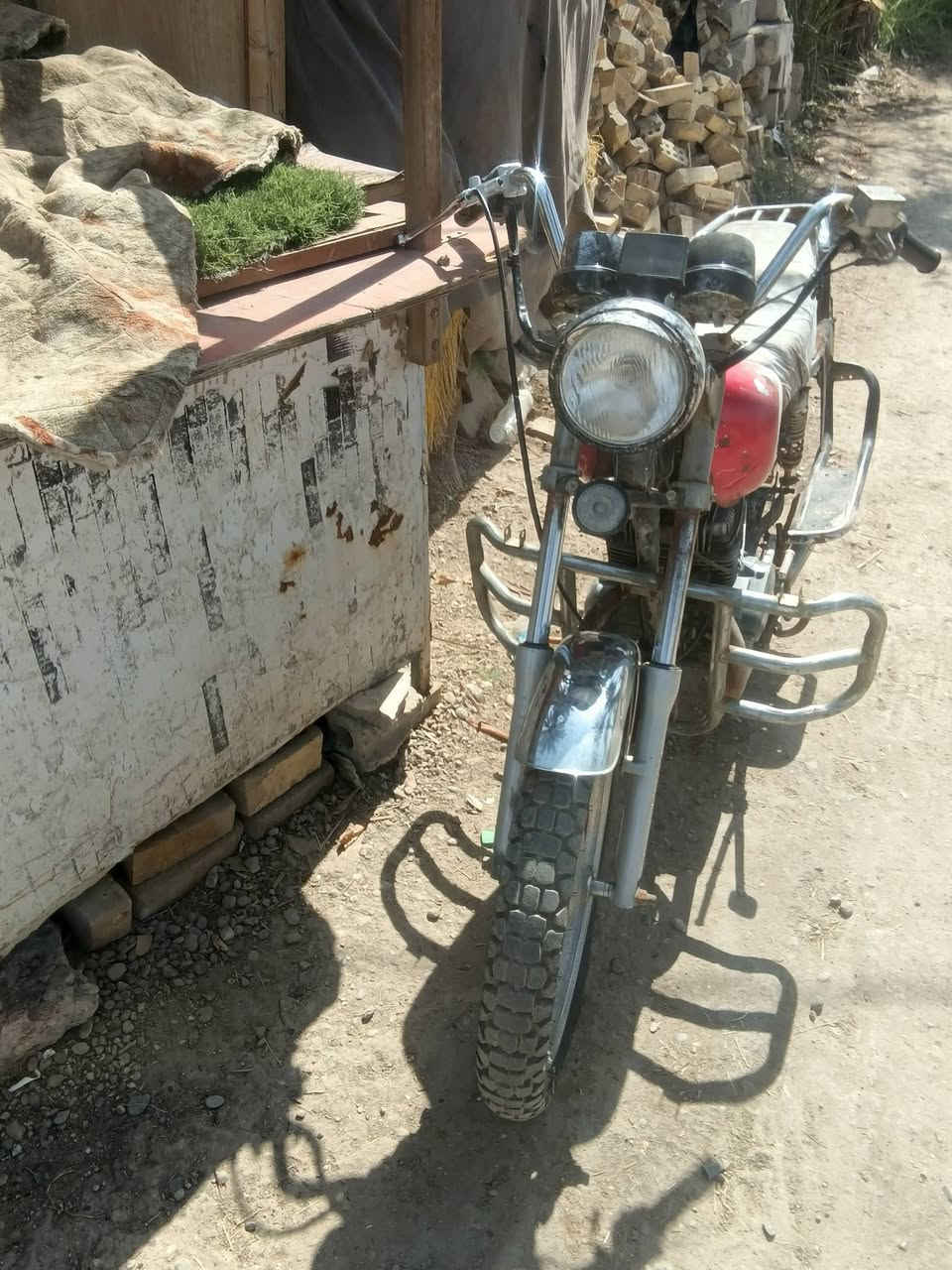 دراجه  جونده البيع  بدون أوراق سعره ٢٥٠ بيه مجال بكانه حله بكرلي هاذه رقمي ***********
