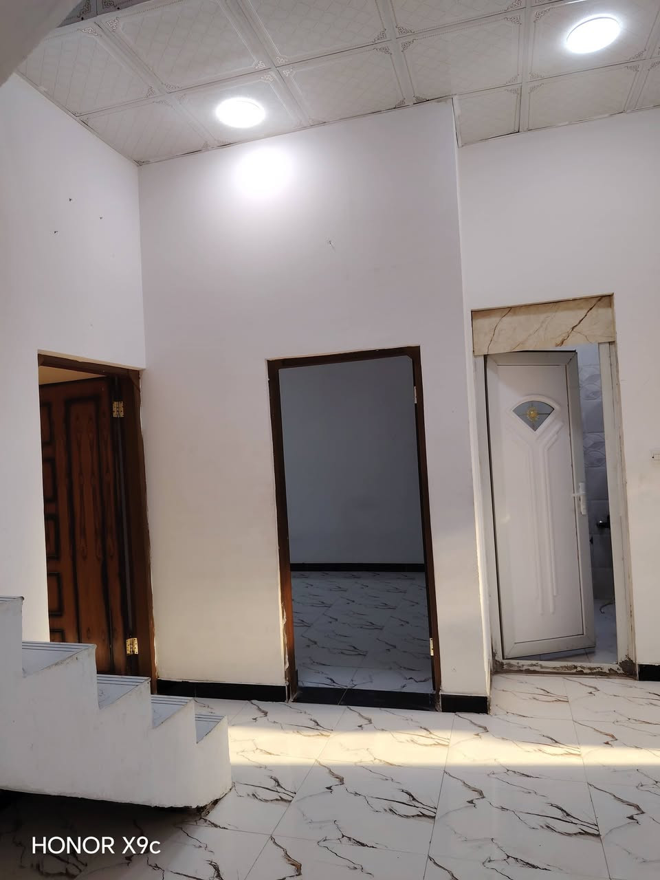 دار للبيع المساحه 100مترمربع🛖
العنوان بصره الجزيره منطقه زين العابدين 🏘
يحتوى علـّۓ 
غرفتين منام، أسقبال،مطبخ،صاله
صحيات داخليه خارجيه مناور
فارغ وجاهز للسكن 🔑
خدمات كامله🌹
السعر 55 وبي مجال للشراء فقط 
نوع العقار ملك صرف زراعي بأسم عراقي
للأستفسار📞
***********☎
***********☎
