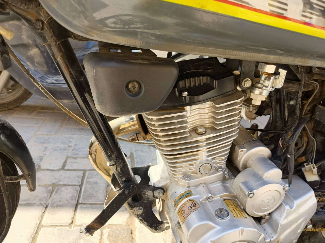 سلام عليكم دراجه من اكلك مال جناي تاخذه مكفول محرك كهربائيات كلشي  مميزات
اوراق ورقتين تطابق مع رقم شاصي نقطه مهمه ✔️ 
دهن امزويل كل ١٥ يوم 
مع فلتر بانزين وشوته وبلك كل ١٥ يوم ادامه عامه 
محرك ٢٠٠ سيسي 
دشبول الكتروني ماشيه ٣٢ كيلو مدري جكد حساس باتري رون سرعه 
لايت عالي يطلعلك خلقه الشارع كلها
لايت خارجي ولايت اساسي 
دراجه بل شكل احلى من الصوره 
٥ كير سرعه قصوى ١٦٠ لكن مقفوله من شركه على سرعه محدده للامان 
دراجه مشتغل دلفري بيها فقط اسبوعين وبهاي الاسبوعين مشيت ٣٢ كيلو وجاهزه للشغل مكفوله من لاخير
النواقص
اشاير عطلانه وبكلايت وتك صفاحيه فقط فقط مو تجيني بعدين تكلي ما كتلي
وباقي مكفول مكاني الحريه *********** 
سعر ٧٠٠ بيها مجال دراجه نضيفه مابيها اي شي بس اشاره يمين وبكلايت وتك صفحه دراجه مال جناي
