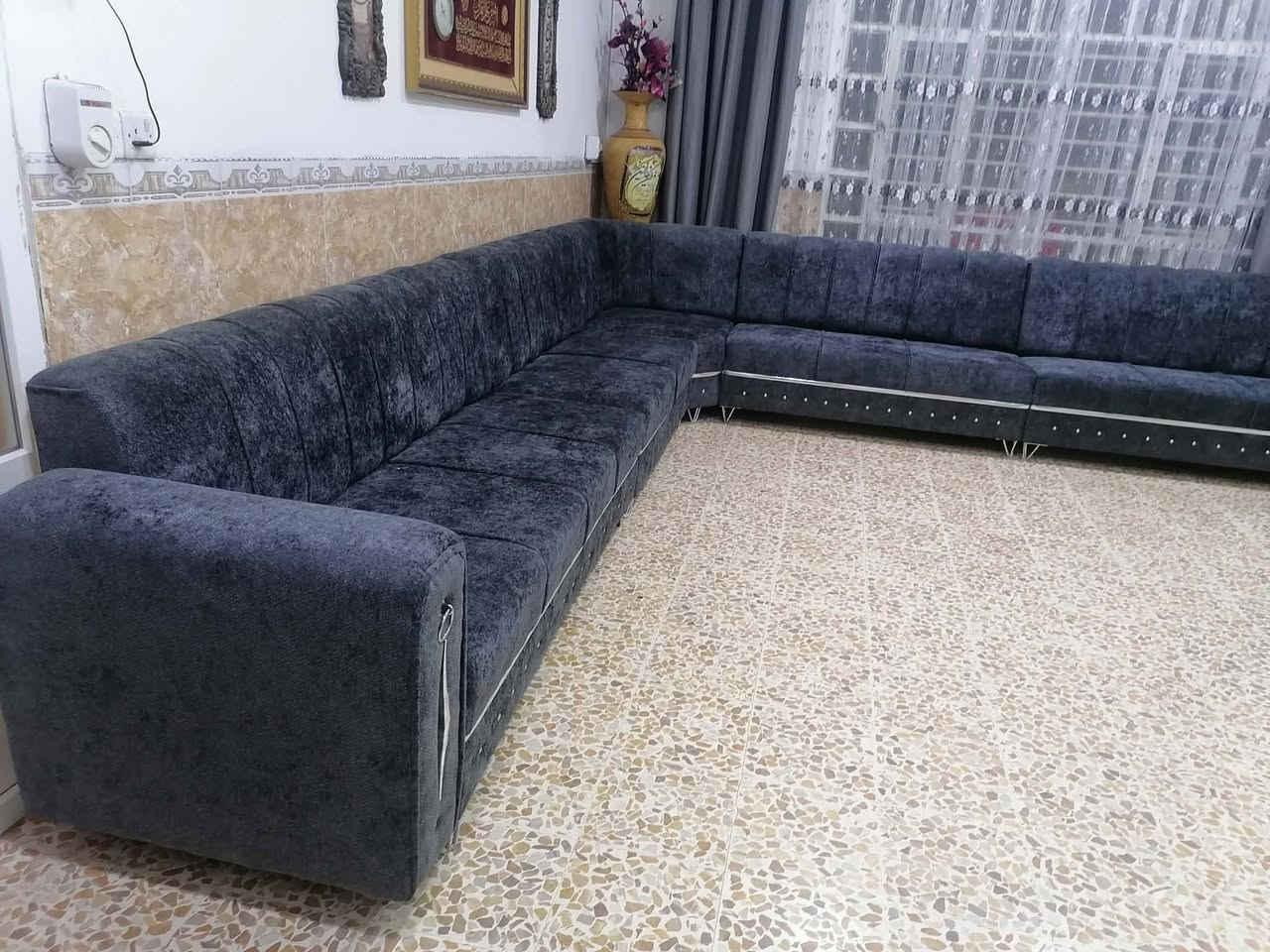 ديوان ٩ متر ٢٠ سم خشب عراقي ثقيل دوشمة جديدة شرط القماش والخشب والاسفنج السعر ٤٢٥ الف للإستفسار على الرقم *********** و*********** موصل الحدباء
