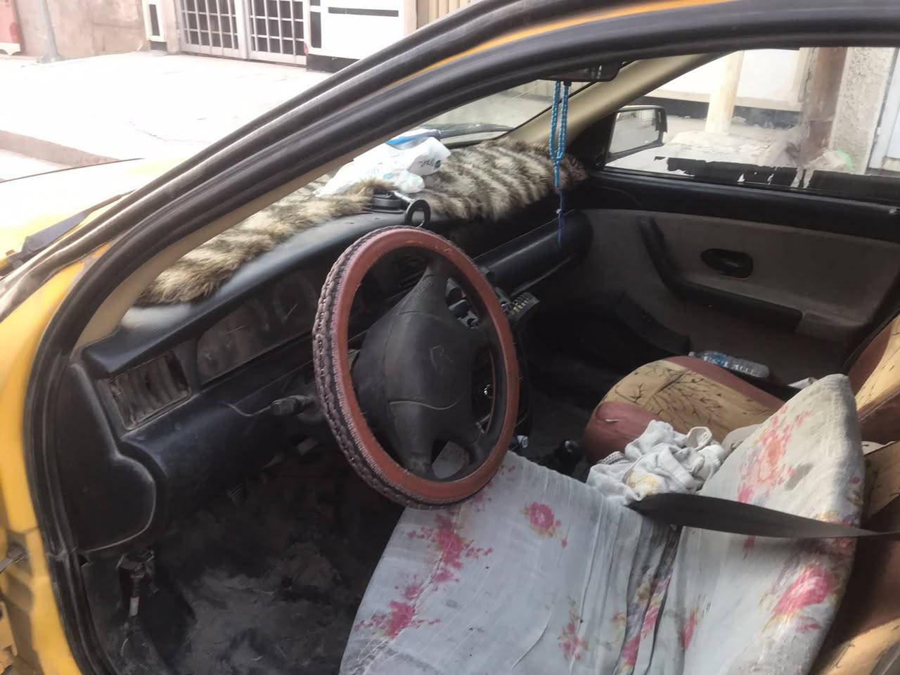 السلام عليكم ورحمة الله وبركاته 
سيارة سمند موديل 208 ليموني رقم بغداد بأسمي 
سيارة خير من الله معوزة بس اكلج السعر 27 وبيها مجال 
هذا رقمي 
***********
