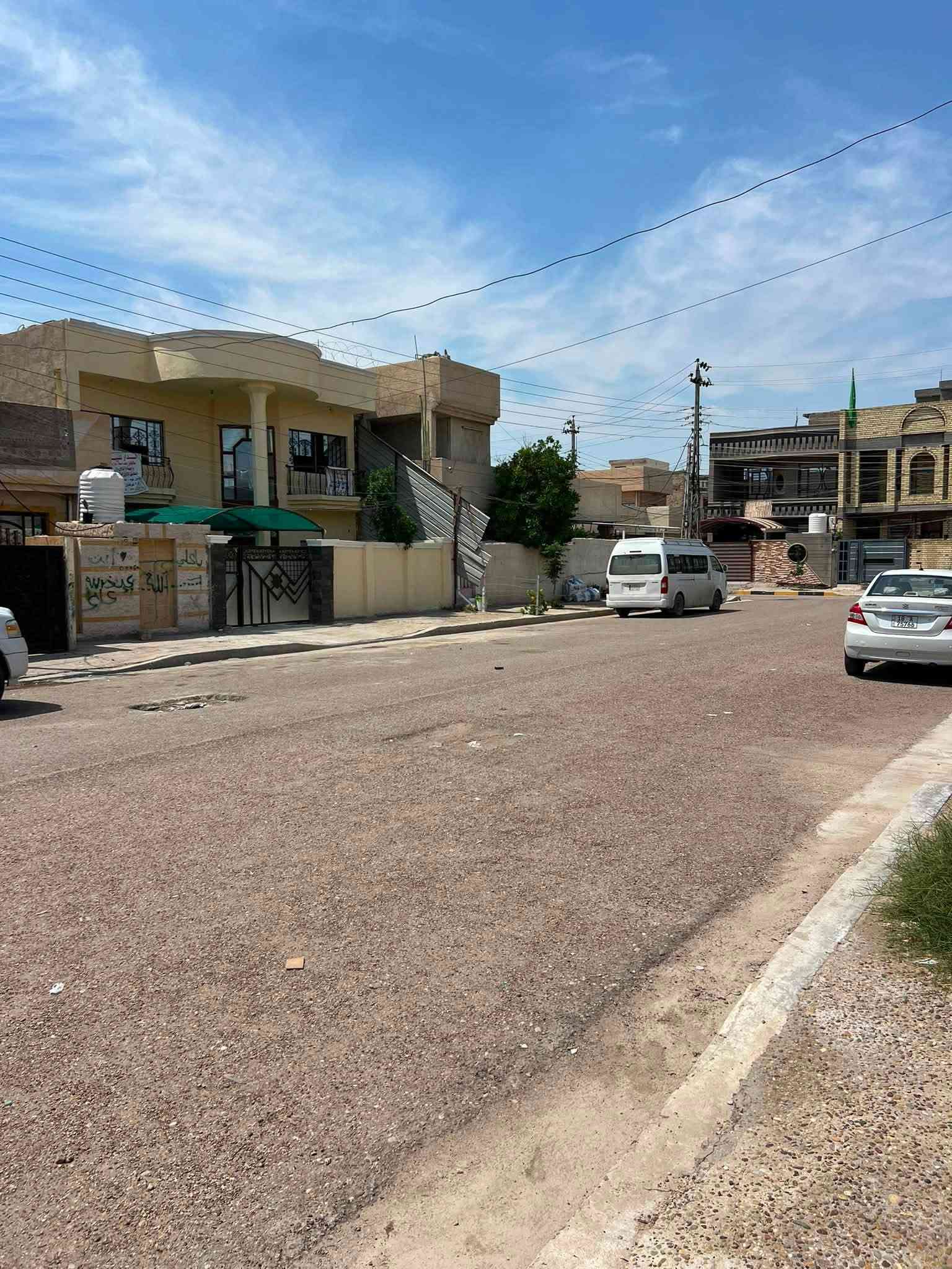 للبيع دار في طليطلة  المساحة 180 متر واجه 9 نزال 20طابو
يحتوي على 4 غرف نوم حمامات 2 جدا نضيف شارع 20 متر تبليط جديد منطقة جدا هادئة للاستفسار ***********
