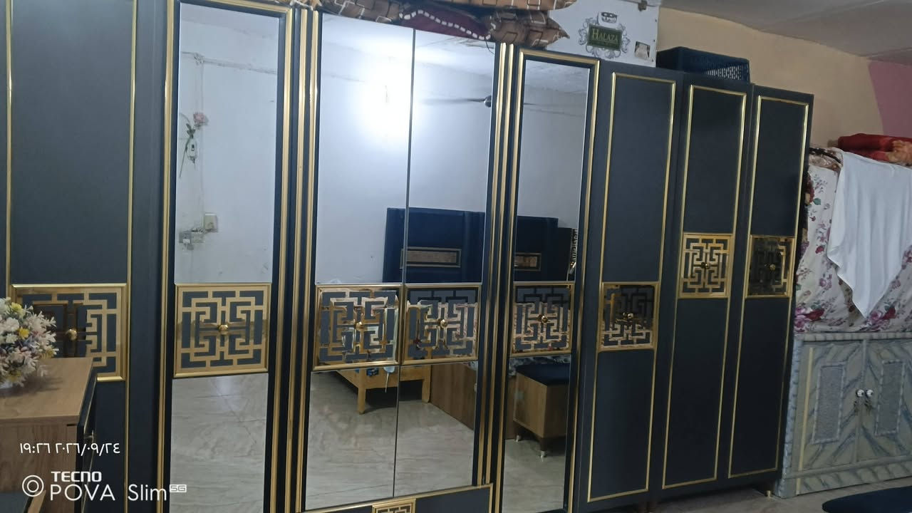السلام عليكم ورحمة الله وبركاتة 
غرفه تركي لبيع نضيفه ***********

نص مكتوب في الصور:
- ١٩:٢٦ ٢٠٢٦/٠٩/٢٤ TECNO POVA Slim 5G
- 19:26 2026/09/24 TECNO POVA Slim 5G
- 19:36 2026/09/24 TECNO POVA Slim 5G