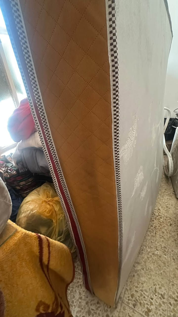دوشك مال جربايه نضيف للبيع ***********
