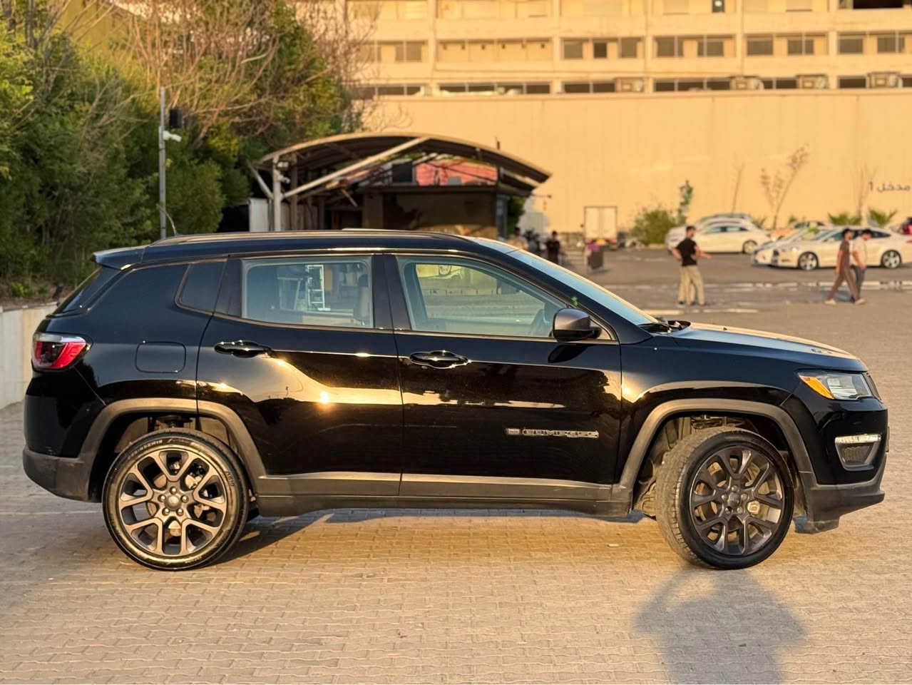 ‎جێپ کۆمپاس 2021 (Jeep Compass 2021)
* مۆدێل: 2021
* وەشان: 80th Anniversary Edition (تایبەت بە یادی ٨٠ ساڵەی جێپ - لەسەر بنەمای Latitude)
* مواستفات: فوول فوول (تەنها راداری نییە)
* ڕۆیشتوو: 25 هەزار مایل

* دبل ئەیكسل (4x4)
* سەقفی بانۆراما
* سیستەمی دەنگی بەناوبانگی Alpine (٩ سەماعە + ئەمپلیفایەری بیلاد)
* شاشە گەورە + پشتیوانی Apple CarPlay
* گێچی دیجیتاڵ
* بەسمە + شەغال (دەستپێکردن لەدوورەوە)
* کوشین کارەبا
* کوشین هیته‌ر + سوکان هیته‌ر + ئاوێنە هیته‌ر
* سەندوق کارەبایی و شەفت
* ڕەنگی ویل، ئاوێنە و چەمبەرەکانی ڕەنگێکی خەڵووزی تایبەتی کۆمپانیایە (تایبەت بە وەشانی 80th Anniversary) :
* بێ سبوغ و بێ تەعدیلە (تەنها سەندوقی بە بیلادی گۆڕدراوە).
* بێ ژوورێ و بەشەرتی ئێرباگ (ئێرباگی نەتەقیوە).
* گێڕ، مەکینە، تەبرید و ئەکسل بەشەرت.
* سنەوی و هەزەی نوێیە و ئامادەیە بۆ بەناوکردن.
نرخی ١٥٩ وەرەقە و کەمەک مەجال
(***********) whatssap - viber - korek

‎للبيع: جيب كومباس 2021 (Jeep Compass 2021)
* الفئة: 80th Anniversary Edition (نسخة الـ80 عاماً الخاصة - أصل Latitude).
* المواصفات: فول مواصفات (بدون رادار فقط).
* العداد: 25 ألف ميل فقط.
‎أبرز المواصفات والتفاصيل:
* محرك 4 سلندر مع فور ويل / دفع رباعي (دبل أكسل).
* فتحة سقف بانوراما.
* نظام صوتي أصل شركة Alpine (9 سماعات + أمبليفلاير).
* شاشة كبيرة تدعم Apple CarPlay.
* شاشة عدادات (كيج) ديجيتال.
* تشغيل بصمة + تشغيل عن بعد (شغال).
* كشنات كهرباء + هيتر (تدفئة لكشنات والمقود والمرايا).
* صندوق كهرباء (دبة كهرباء) + شفت.
* من الشركة (خاص بفل 80th Anniversary).
* مكينة وغير وتبريد وأكسلات بشرط التكفيل.
* بدون صبغ وبدون تعديل.
* الضرر: تبديل صندوق (دبة) بلاد فقط، بدون دواخل وبدون أيرباغ (سليم 100%).
* سنوية وهزة جديدة، السيارة جاهزة للتحويل مباشرة وبدون أي نقص.
السعر 159 ورقة و شوبة بي مجال
(***********) whatssap - viber - korek أربيل, العراق
