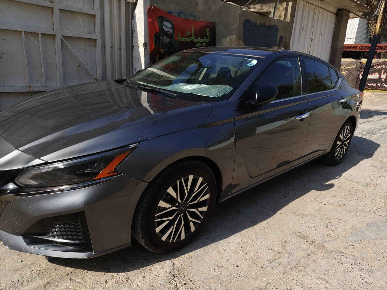 🚨 للبيع نيسان ألتيما 2024 SV وارد أمريكي 🚨
إذا تدور على سيارة موديل حديث، مريحة، قوية واقتصادية وتخدمك يومياً بدون وجع راس، هاي فرصتك 👌🏻

🔥 المواصفات: • نيسان ألتيما 2024 • فئة SV • محرك 2.5L • كير CVT • وارد أمريكي 🇺🇸 • العداد: 88 ألف كم • رقم سليمانية بأسمي 

• اللون: رمادي غامق • السيارة استخدام فعلي وممشى واضح 

علماً السيارة مبدللها دهن گير من ال50 الف كم و ملتزم بصيانتها و بالضمان 

✨ السيارة بيها: • شاشة • Apple CarPlay • كاميرا خلفية • حساسات • مكيف قوي • تشغيل ودخول ذكي • إضاءة LED • جنوط ألتيما الأصلية • مقاعد مريحة ومساحة ممتازة

✅ السيارة جاهزة للنقل ✅ الفحص على المشتري وبأي مكان يختاره ✅ البيع للجادين فقط

💰 السعر: [ 165 ورقة ]  و بيها مجال 

📍 الموقع: بغداد

📞 للتواصل:  [ *********** ]

الرجاء عدم المراسلة للسمسرة أو البخس، السيارة تنباع بسعرها وبالحلال.

و للعلم و الأطلاع جناية التيما يعرفون و كلش زين 
السيارة متنباع و ما من الممكن واحد يحصل بفئتها احسن منها 
لكن اني محتاج الفلوس و عارضها
