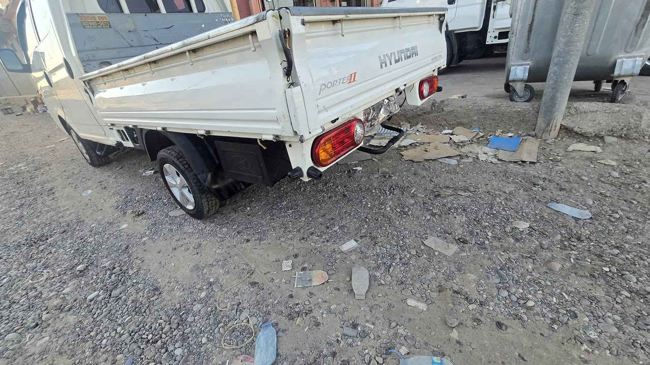 السلام عليكم 
كيا بورتير دبل قمارة موديل ٢٠١٣ ادوات 
محرك ٣٣ انجكترات
السيارة فول تبريدها شغال درجة أولى وبيها تحكمات بالإستيرن 
گص جديد عنوانها الشرقاط 
***********
